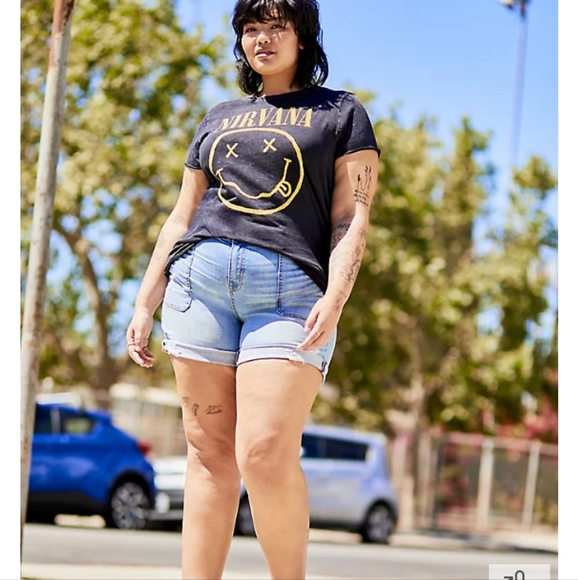 Torrid 5 INCH VINTAGE STRETCH MID-RISE SHORT - Picture 2 of 6